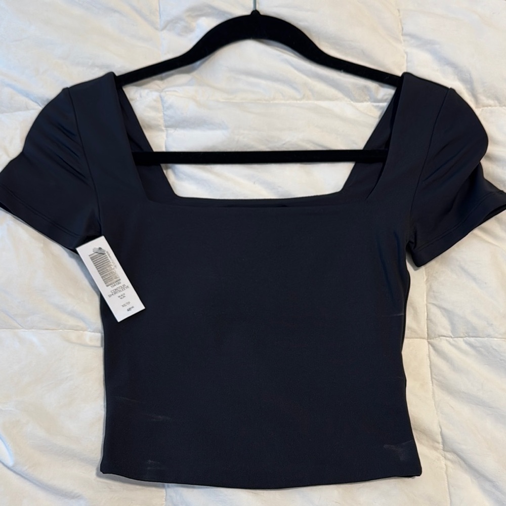 Babaton Contour Shortsleeve NWT